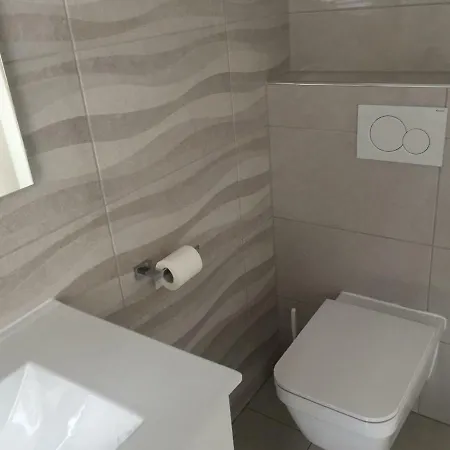 Kirhouse アパート *